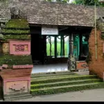 Gerbang masuk Makam Raden Ayu Putri Ontjat Tondo Wurung dari kejauhan