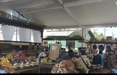 Pagelaran gamelan Jawa mengiringi rangkaian ritual dan acara adat di Padepokan Eyang Djoego.