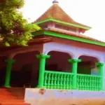 Masjid Al Faqih, pusat Pasulukan Tarekat Naqsyabandiyah di Dukuh Bandung, Tlogo, Kanigoro, Blitar.