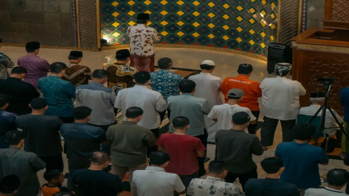 Gambar menunaikan salat Jumat