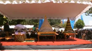 Prosesi adat dalam rangkaian tradisi Bulan Suro.